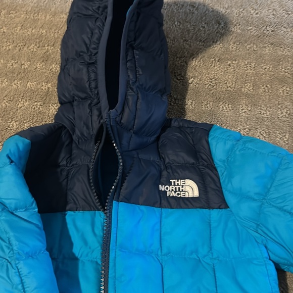 North face toddler coat - Picture 2 of 4